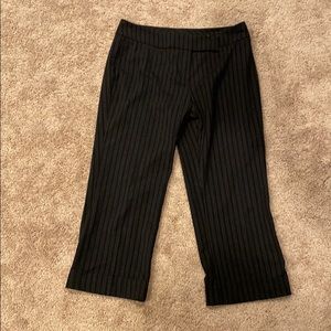 🔴 Size 4 Black Striped Dress Capris